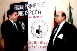 El Gran Prior, Pinto de Souza, a la derecha de la imagen
