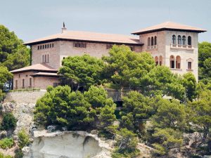 DE CÓMO LOS BORBONES SE APROPIARON DEL PALACIO MARIVENT DE MALLORCA